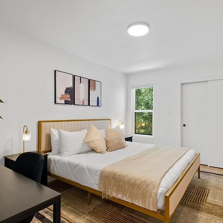Chic Uptown Phoenix Home - Pool Table & Perfect Location エクステリア 写真
