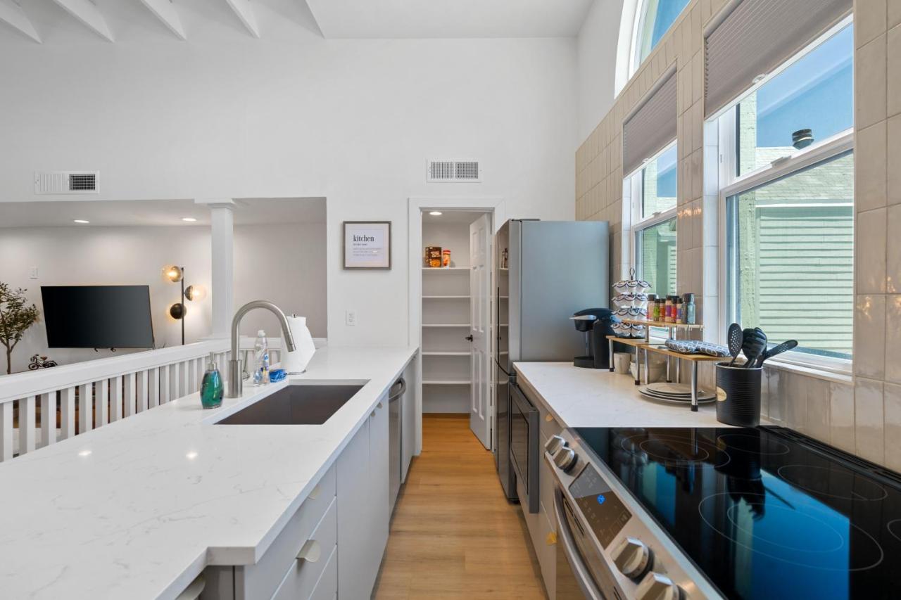 Chic Uptown Phoenix Home - Pool Table & Perfect Location エクステリア 写真