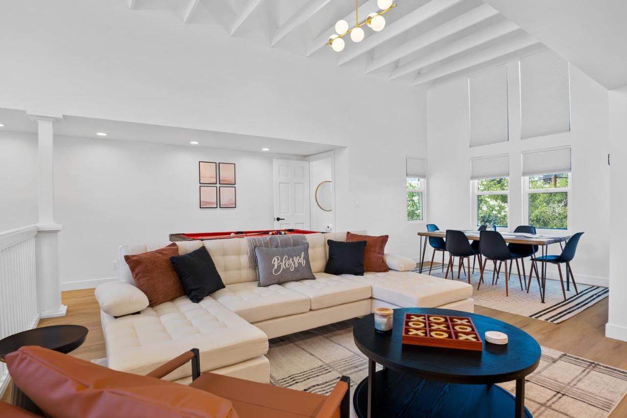 Chic Uptown Phoenix Home - Pool Table & Perfect Location エクステリア 写真