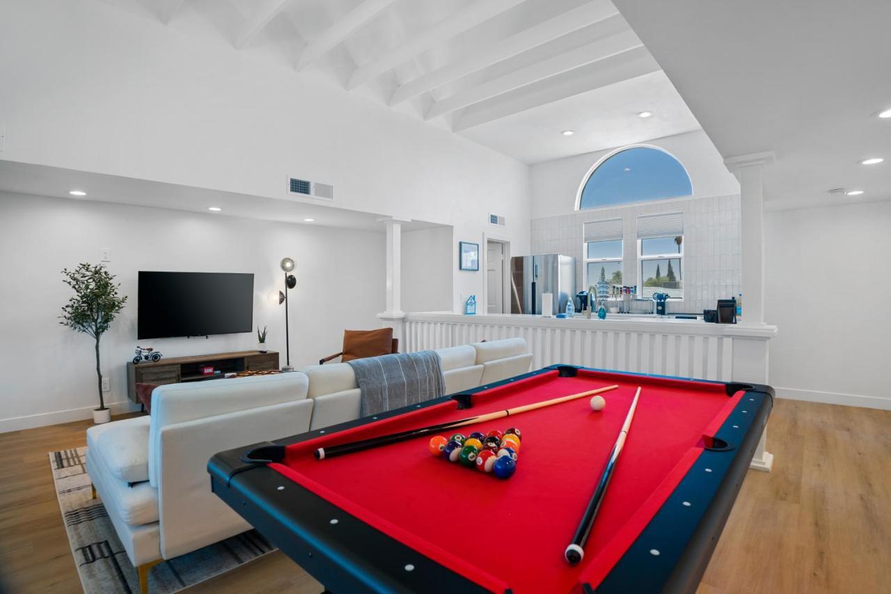 Chic Uptown Phoenix Home - Pool Table & Perfect Location エクステリア 写真